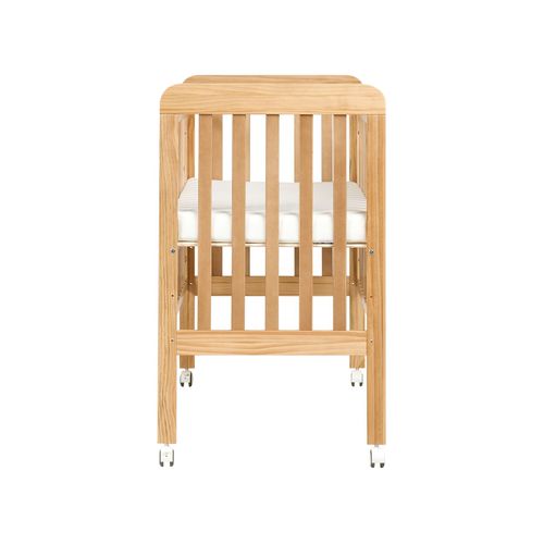 Lit De Bébé Bois De Pin Bodmin 60 X 120 Cm Avec Roues Marron Clair