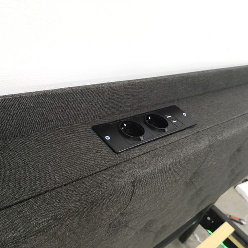 Lit Rembourré 160x200 Cm Avec Structure Avec LED Et Port De Charge Tissu Gris