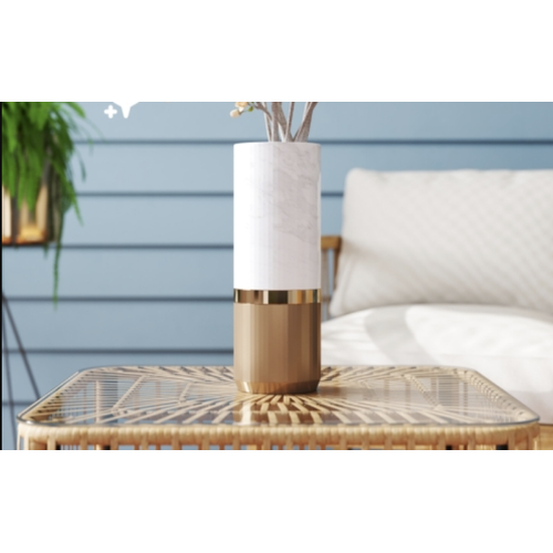 Table basse 65×65×43 cm en rotin naturel, plateau en verre trempé.