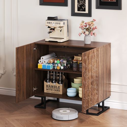 Buffet Bas En Mdf Noyer Foncé Avec Relief De Feuilles, Pieds Métal Noirs 15 Cm