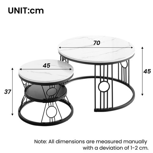 Table Basse Gigogne De Style Moderne, Une Structure Noire Et Un Plateau Texturé Marbre.