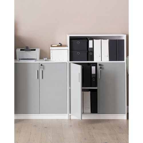 Armoire à 2 Portes Gris Et Blanc Avec Étagère 117 Cm Zehna
