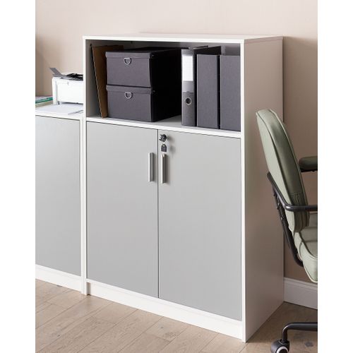 Armoire à 2 Portes Gris Et Blanc Avec Étagère 117 Cm Zehna