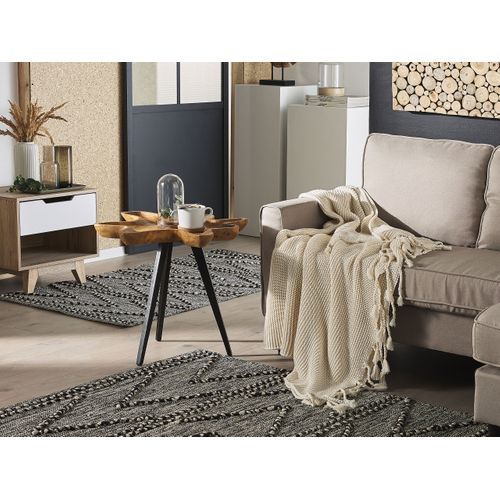 Table Basse De Salon Avec Un Plateau Difforme Elsa
