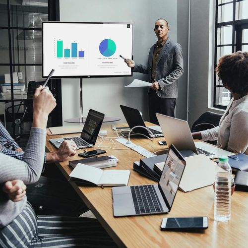 Meuble TV Pour Écran 37 à 70 Pouces Inclinaison -10° +15° Vesa 600x400 Mm Max 68kg TVs3f1