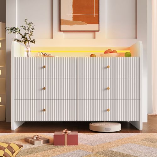 Commode Blanc Motif Cannelé 6 Tiroirs Avec Éclairage LED Poignets Dorés Tragvax