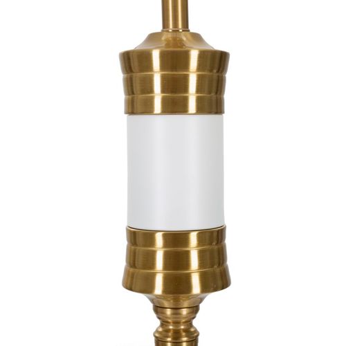 Lampadaire Doré Avec Décor Blanc Élégant Et