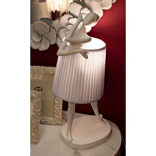 Lampe à Poser Danseuse En Résine Blanche Avec Abat-jour Tissu Ø29x62,5 Cm