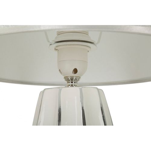 Lampe à Poser Céramique Blanche Et Argent 30×30×45 Cm — Design Doux Et Régulier