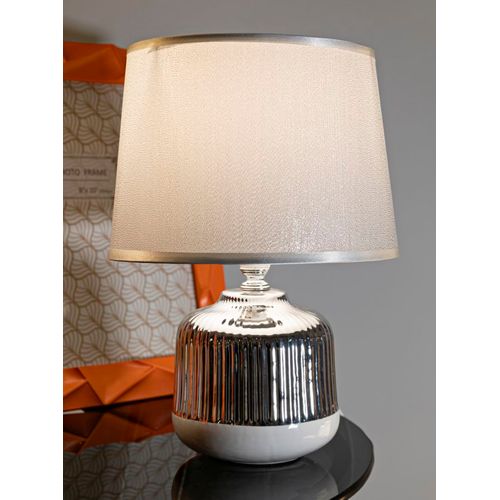 Lampe à Poser Céramique Blanche Et Argent 20×20×29 Cm — Lignes Géométriques Élégantes