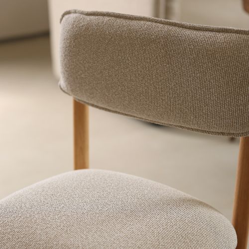 Chaise En Bois Naturel Avec Assise Beige, Design Moderne Et Élégant