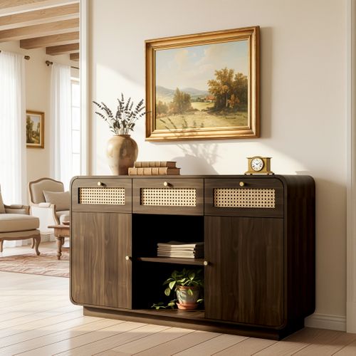 Buffet 120 Cm En Noyer Avec Rotin, Poignées Dorées Et Rangements Multiples