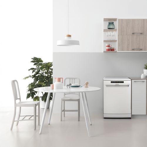 Lave-vaisselle pose libre INDESIT IN2FC14BN70W 14 couverts