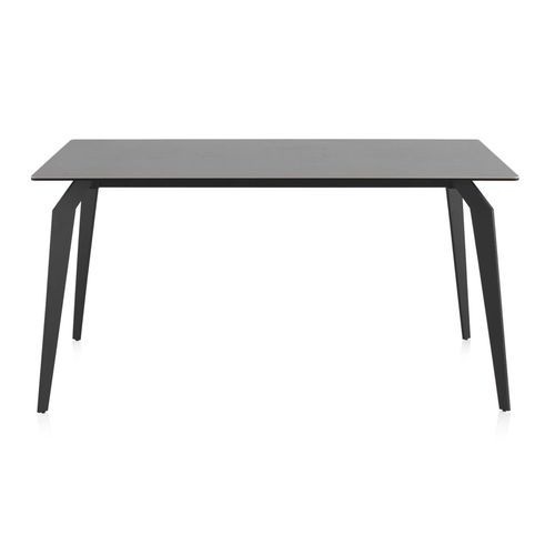 Table En Céramique Grise Avec Pieds En Métal 150x91