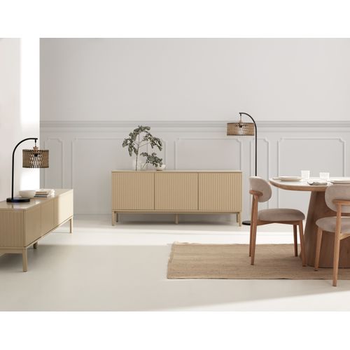 Buffet Beige Avec Rainures Sur Les Portes Et Les Côtés
