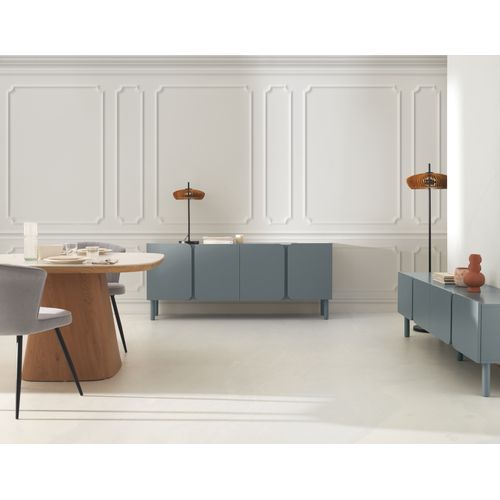 Buffet Bleu Avec Bords Arrondis Aux Coins Des Portes