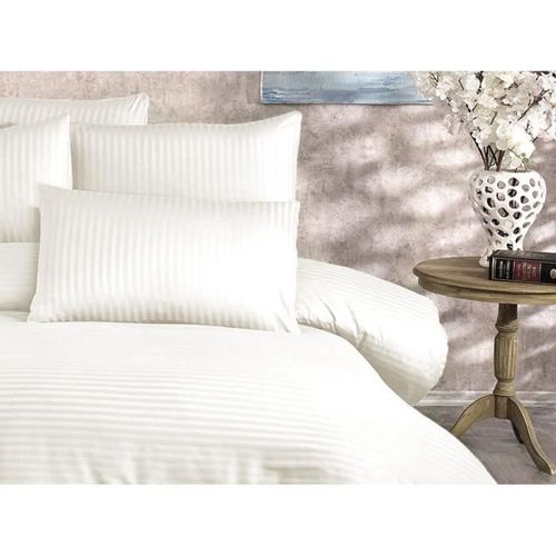 Parure De Lit - 1 Housse De Couette 220 X 240 Cm + 2 Taies D'oreiller 60 X 60 Cm - 70% Polyester