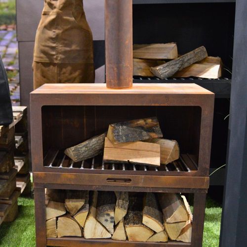 Cheminée D'extérieur Avec Bûcher Intégré Rouillé