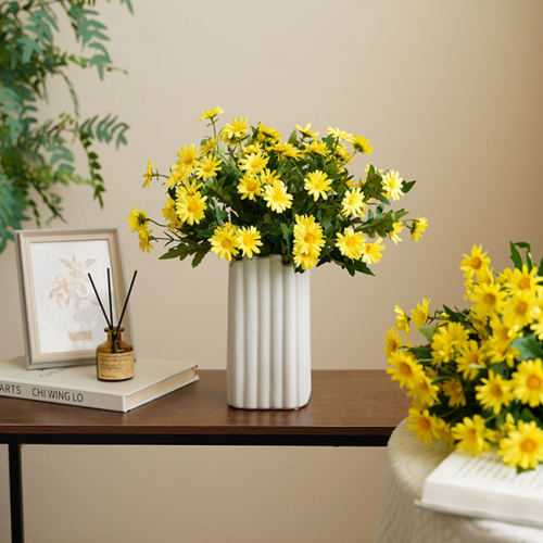 2pcs Jaune De Fleurs En Plastique Artificielles,résistantes Aux Uv,sans Fondu,pour Intérieur