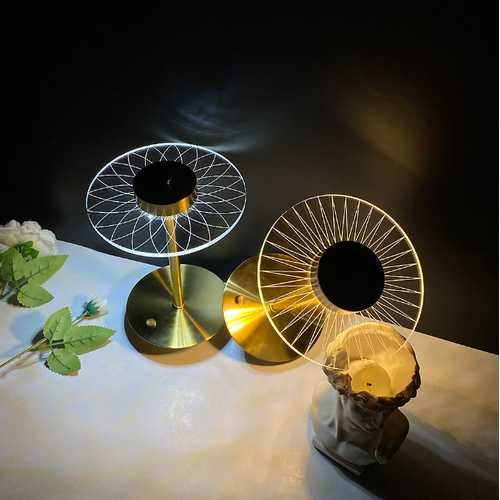 Nordic Light Luxe Simple Décoratif En Métal Lampe De Bureau Tactile Veilleuse Ménage Matériel