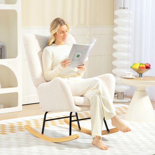 Fauteuil à Bascule En Tissu Teddy Doux Blanc Crème Avec Dossier Rembourré Et Pieds En Bois