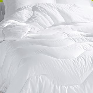 Couette Chaude 260x240 Blanc En Polyester