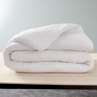 Couette Blanrêve Gamme "douceur" 260 X 240 Cm Traité Anti Acarien Soft et Care