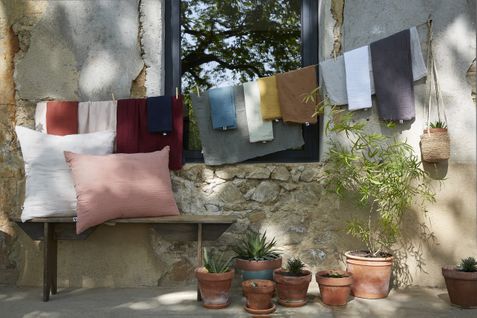 Taie D’oreiller Brodée 60 X 60 Cm – Gaze De Coton – Gaïa Boho Rose Pêche