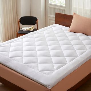 Surmatelas Douceur 140 X 190 Cm En Microfibre Respirante Avec Liseré Blanc – Moelleux  – 2 Places