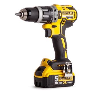 Perceuse-visseuse A Percussion Brushless Dcd796p1 - Livrée Avec 1 Batterie 18 V Et Coffret Tstak