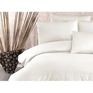 Parure De Lit - 1 Housse De Couette 220 X 240 Cm + 2 Taies D'oreiller 60 X 60 Cm - 70% Polyester