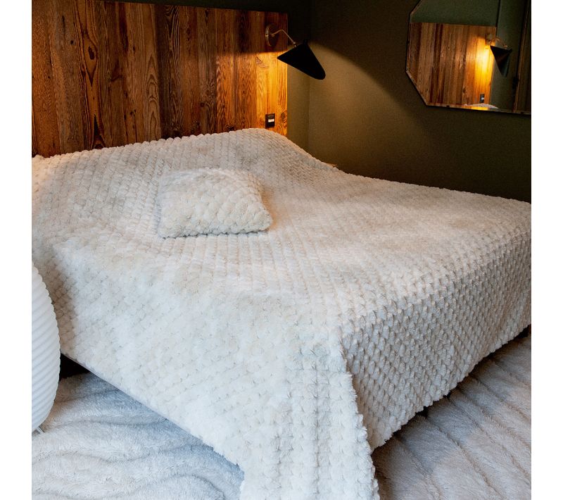 Plaid Ou Jeté De Lit Imitation Fourrure Relief Losange - 240x250 Cm - Blanc