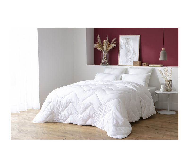 Couette chaude anti-acariens 240 x 260 cm polyester blanc