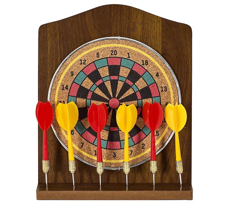 Jeu De Fléchettes En Bois Sur Pied Avec Ses 6 Fléchettes Jaunes Et Rouges Incluses -