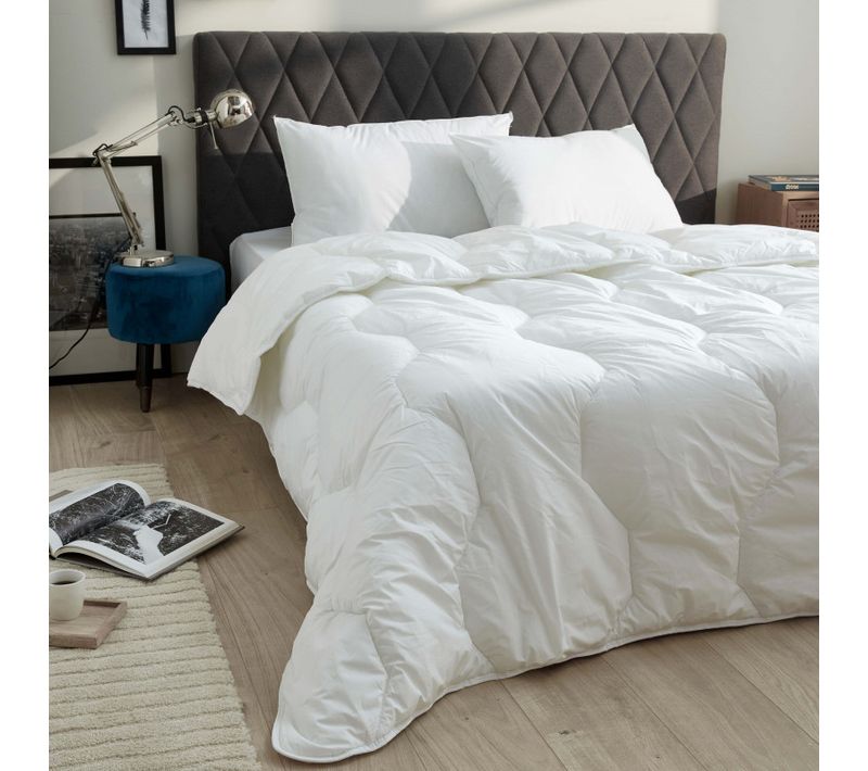 Couette Blanrêve Très Chaude 260 X 240 Cm Gamme "confort" Traité Anti Acarien Soft et Care