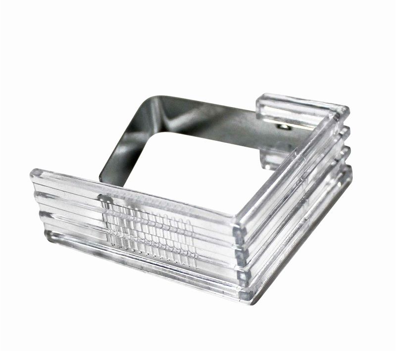 4 Pinces Blanches Pour Nappe 4.6 X 4.3 Cm