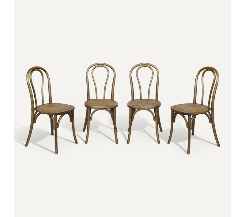 Lot De 4 Chaises Vintage En Bois Avec Assise En Rotin Et Dossier Arrondi. Coloris Marron Vieilli. L