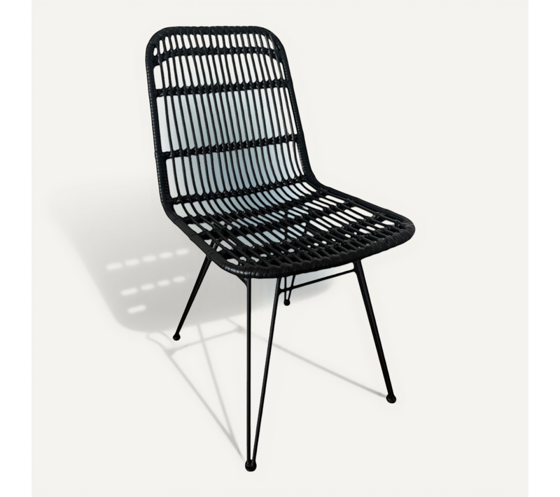 Chaise Noire Style Nature Aspect Rotin En Résine Tressée Et Pieds En Métal