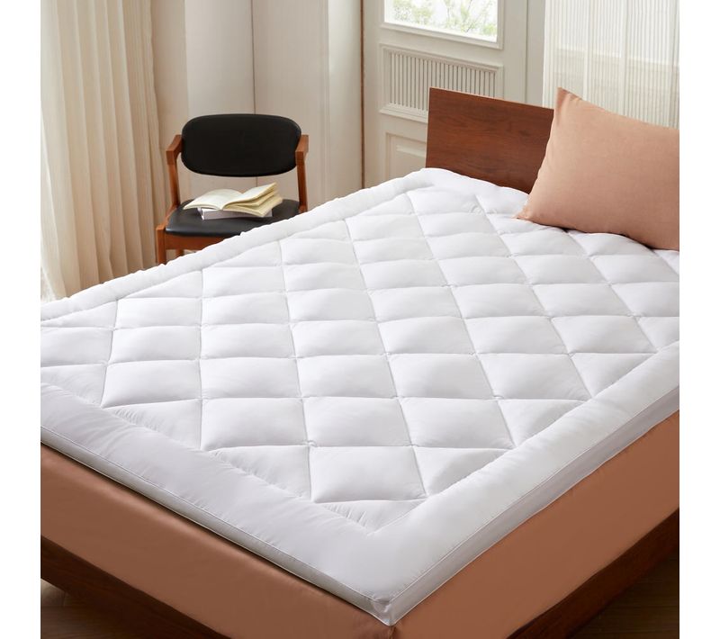 Surmatelas Douceur 140 X 190 Cm En Microfibre Respirante Avec Liseré Blanc – Moelleux – 2 Places