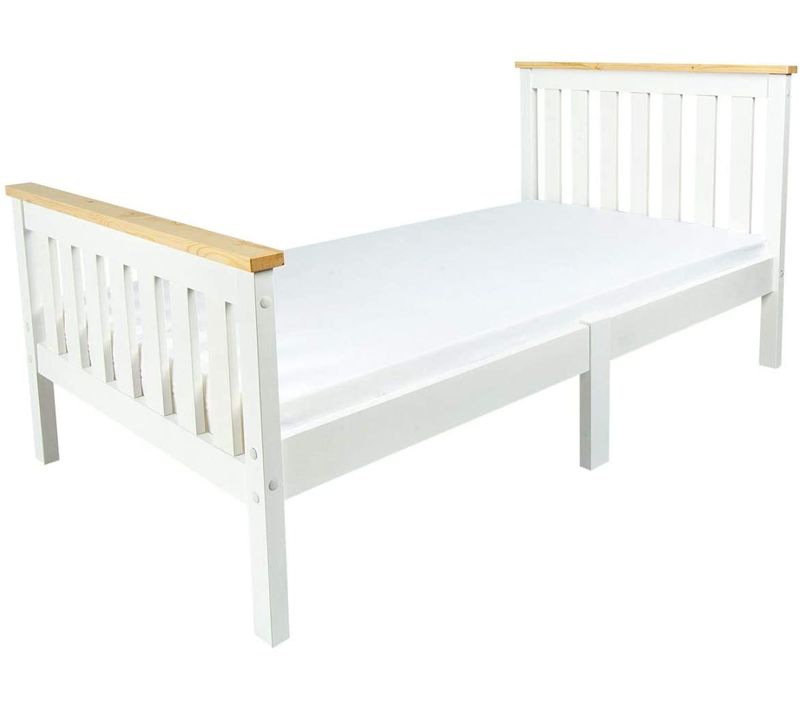 Lit Blanc Avec Un Matelas Milano Pine 70/140