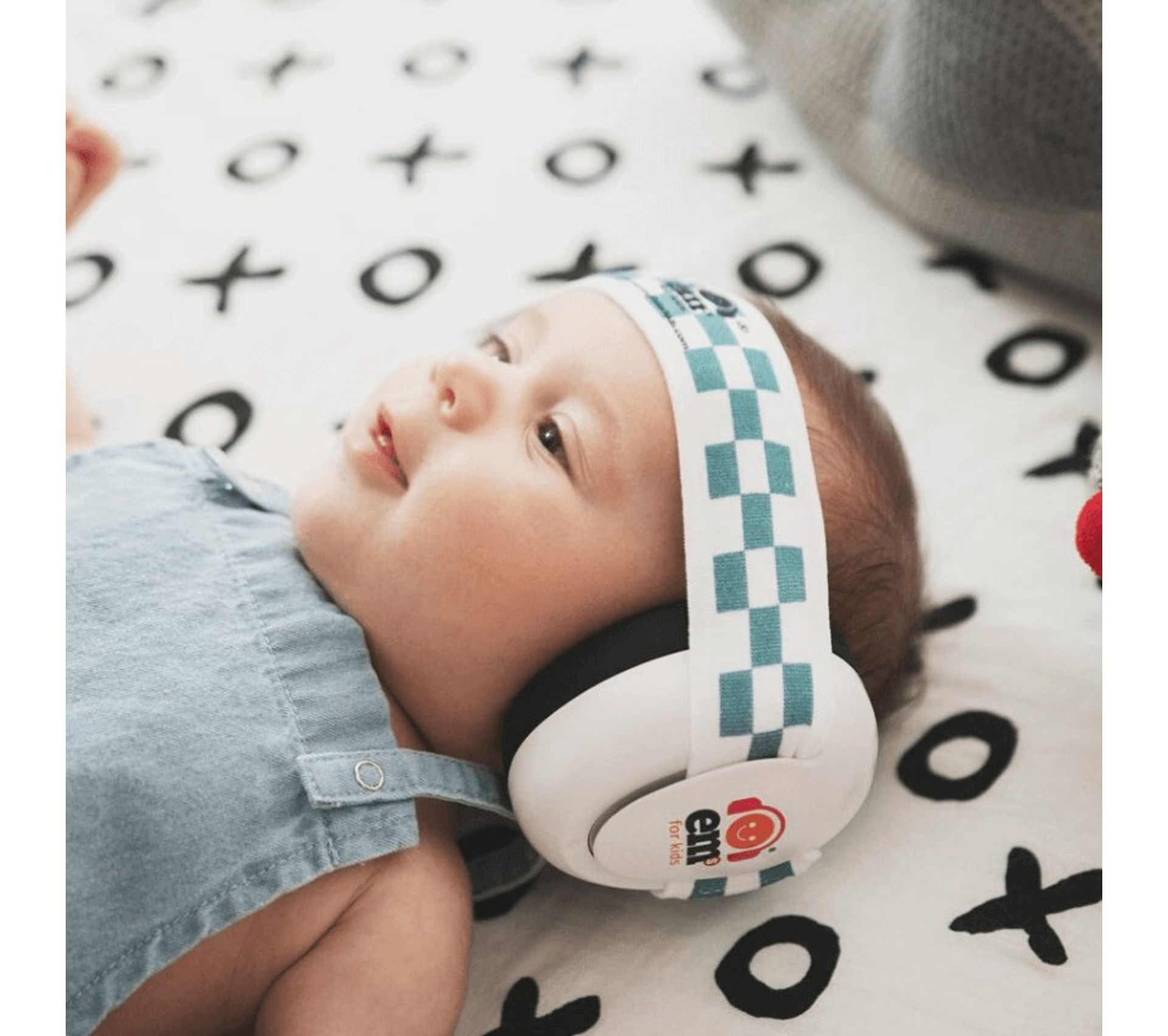 Casque Antibruit Pour Bebe Ems 4 Kids Coque Blanche Bandeau Bleu Et Blanc Casque Anti Bruit But