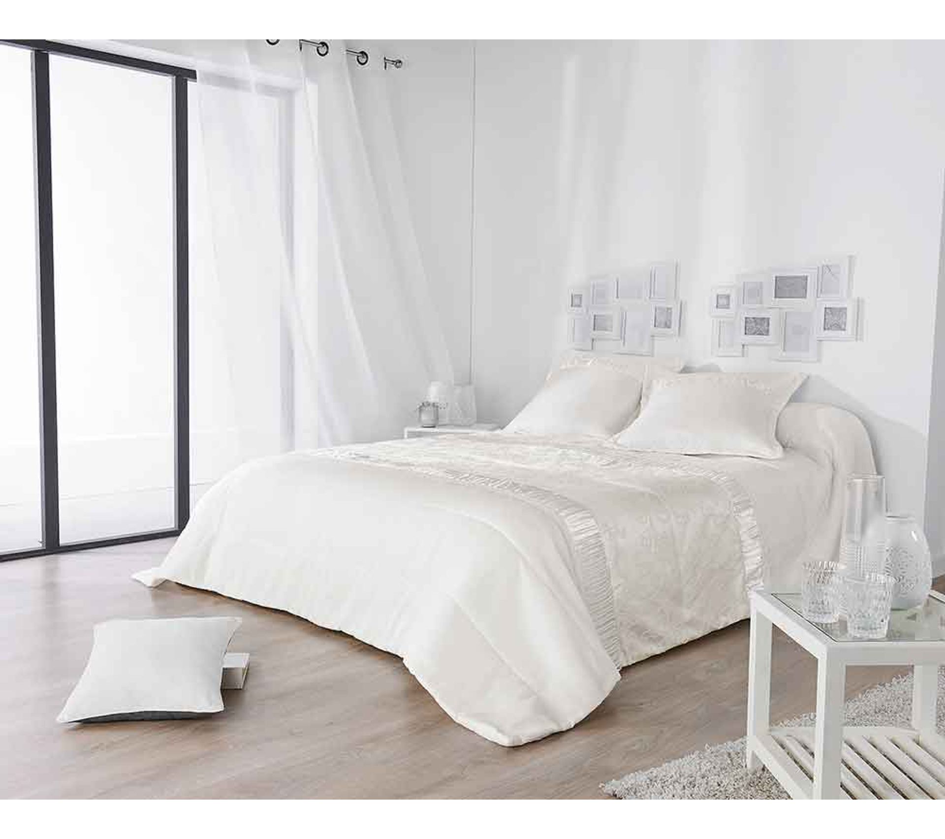 Jeté De Lit Avec Détail Satiné 250 X 260 Cm Blanc Dessus de lit BUT
