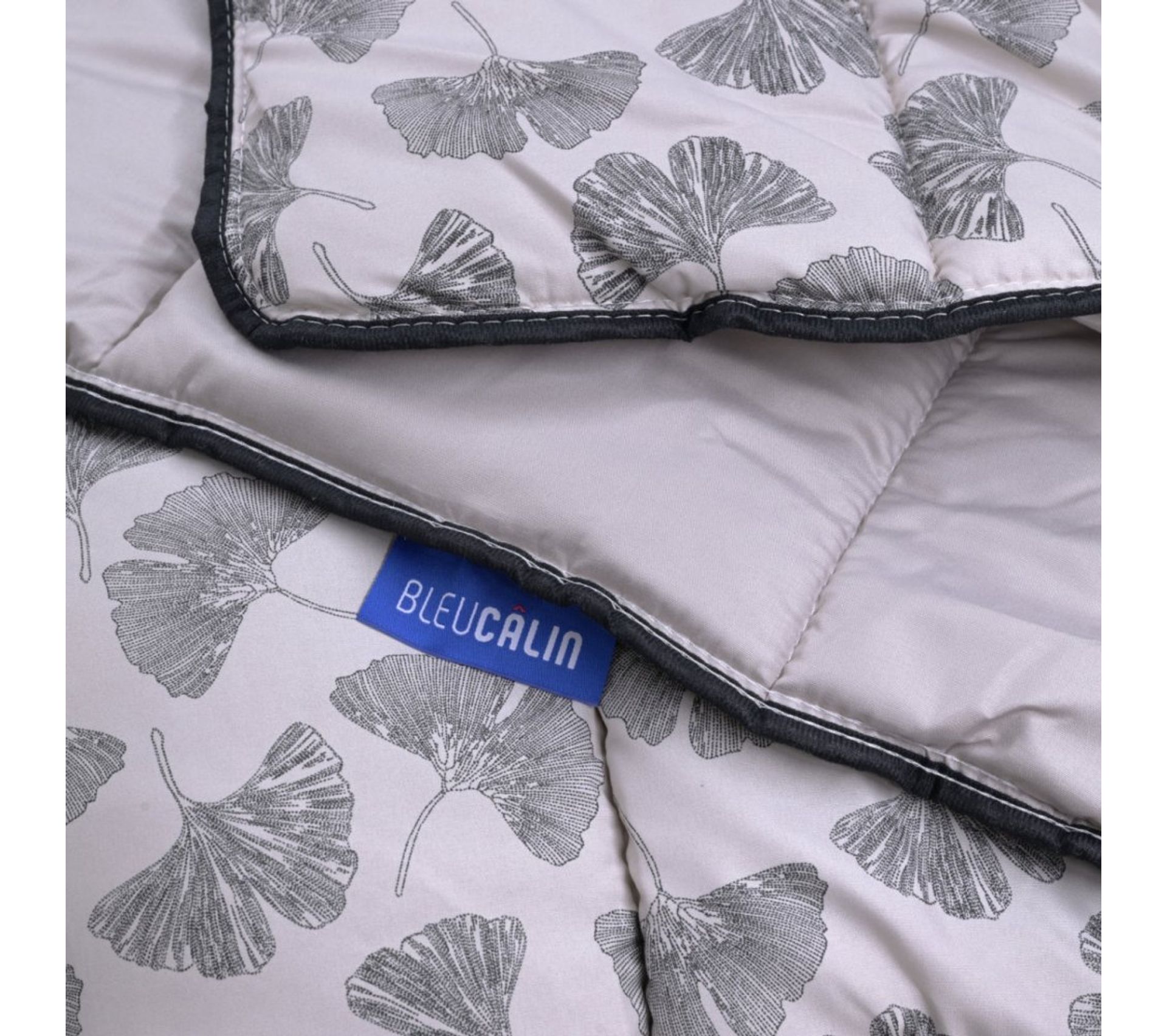 Bleu Calin Bettdecke 140x200 Cm – Microfiber, Sommerdecke | Atmungsaktiv, Schweißtransportierend