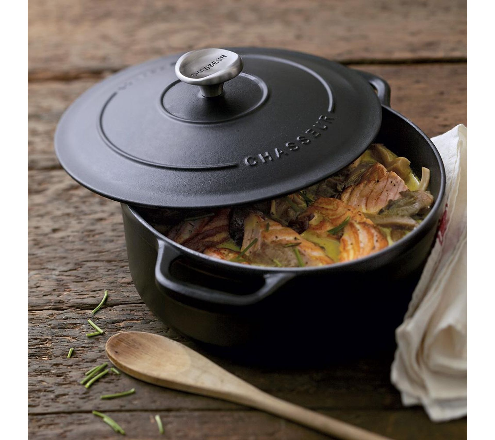 QDESIGN Sauteuse Ronde En Fonte Sans PFOA – 25 Cm (2,7 L) – Compatible Induction, Four, Lave-vaisselle – Bleu