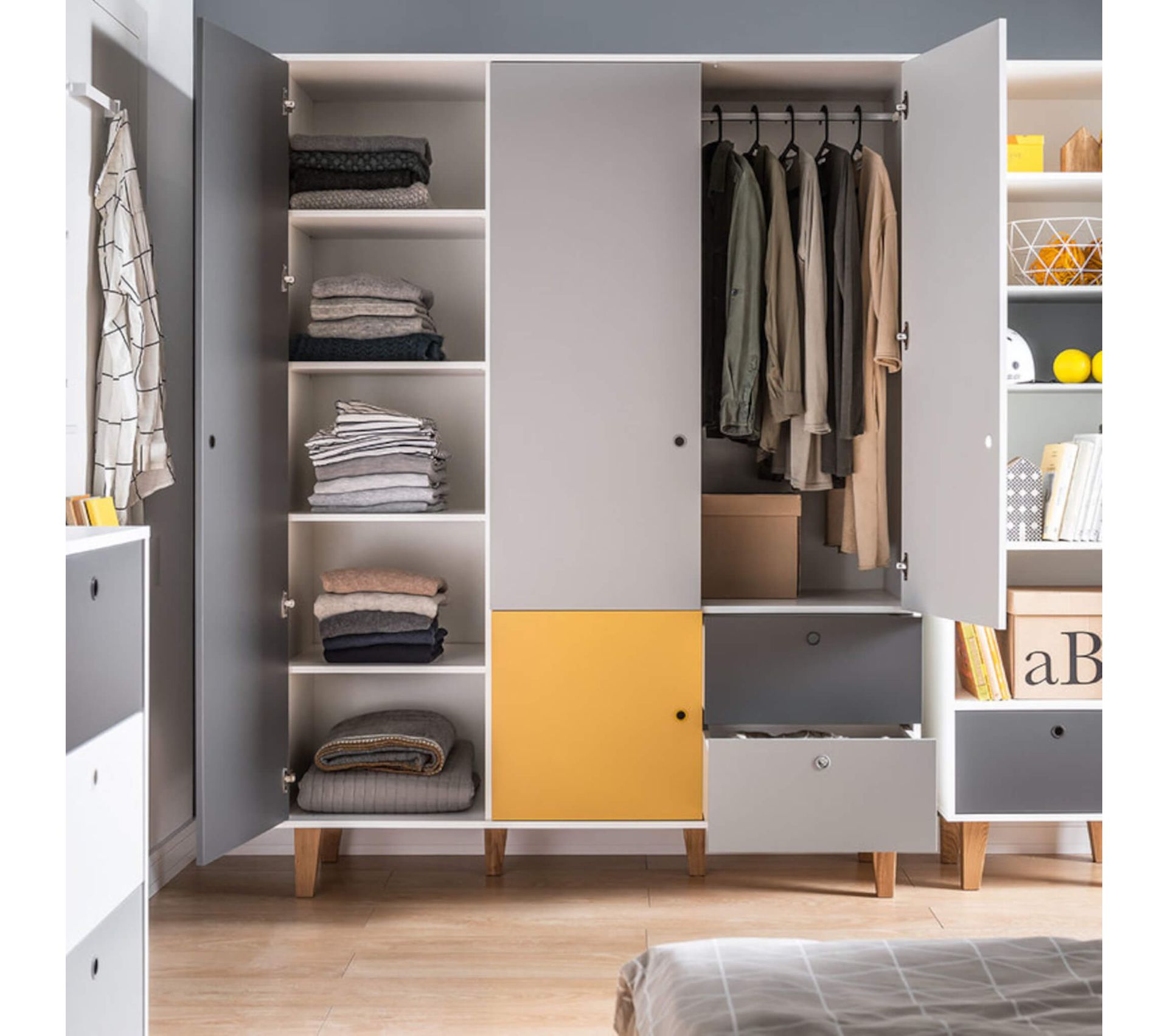 Armoire 4 Portes 2 Tiroirs Jaune Armoire BUT