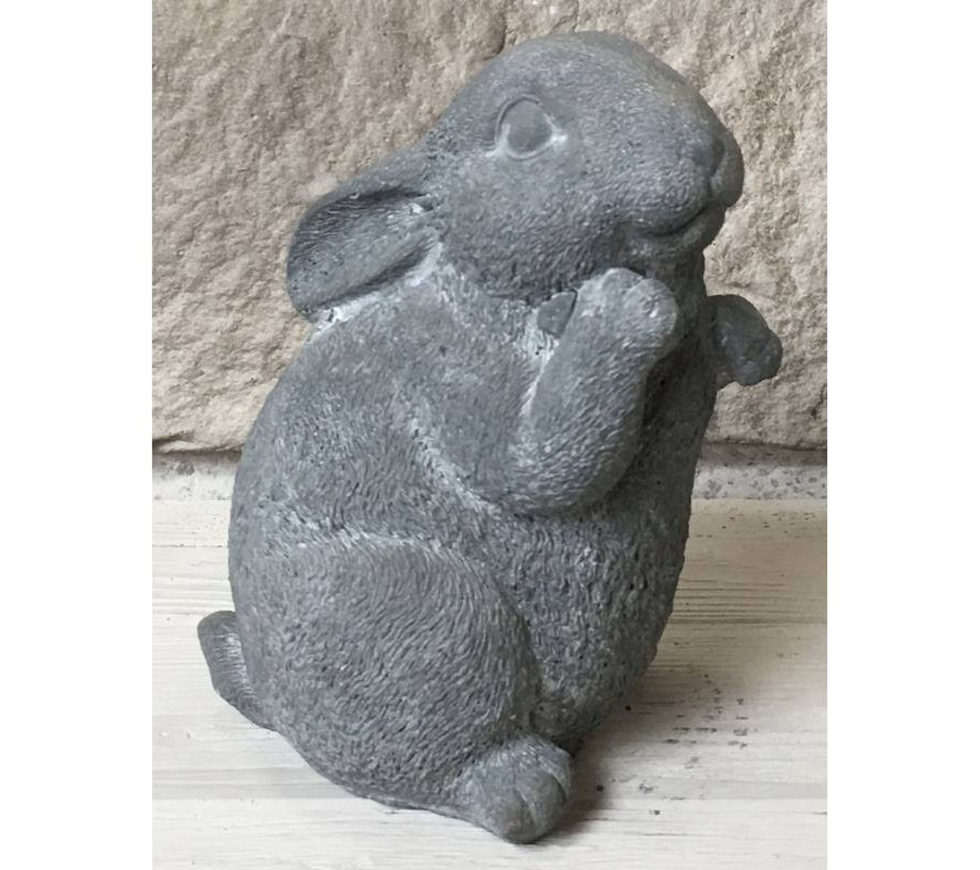 Statue Sculpture Lapin De Jardin En Ciment Objet de décoration extérieur BUT