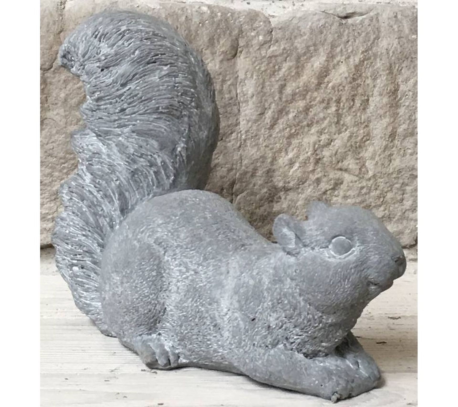 Statue Sculpture Ecureuil En Ciment De Jardin 22 Cm Objet de décoration extérieur BUT