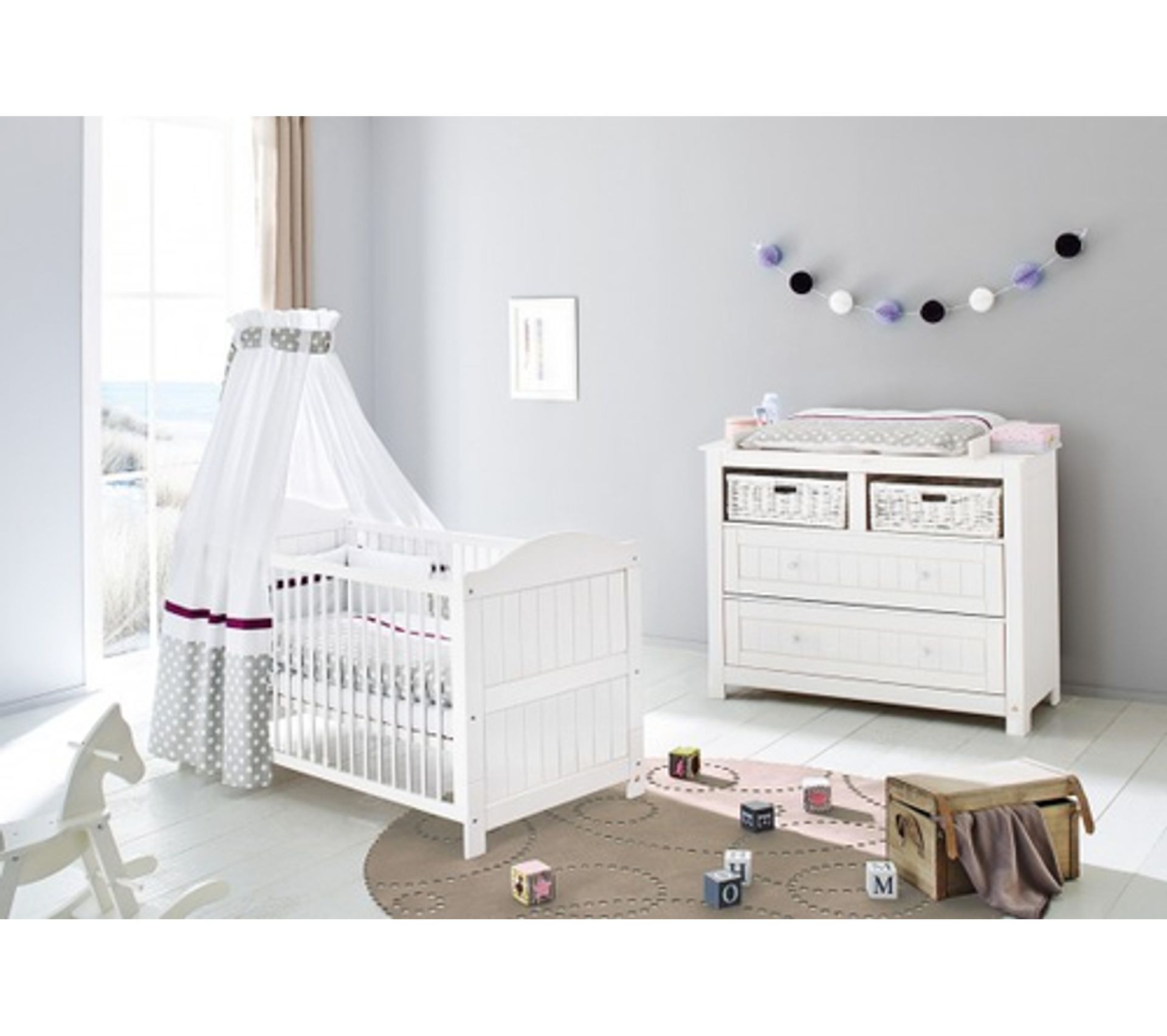Ensemble Economique Nina Large 2 Pieces Lit De Bebe Evolutif Commode A Langer Large Chambre Bebe Complete But