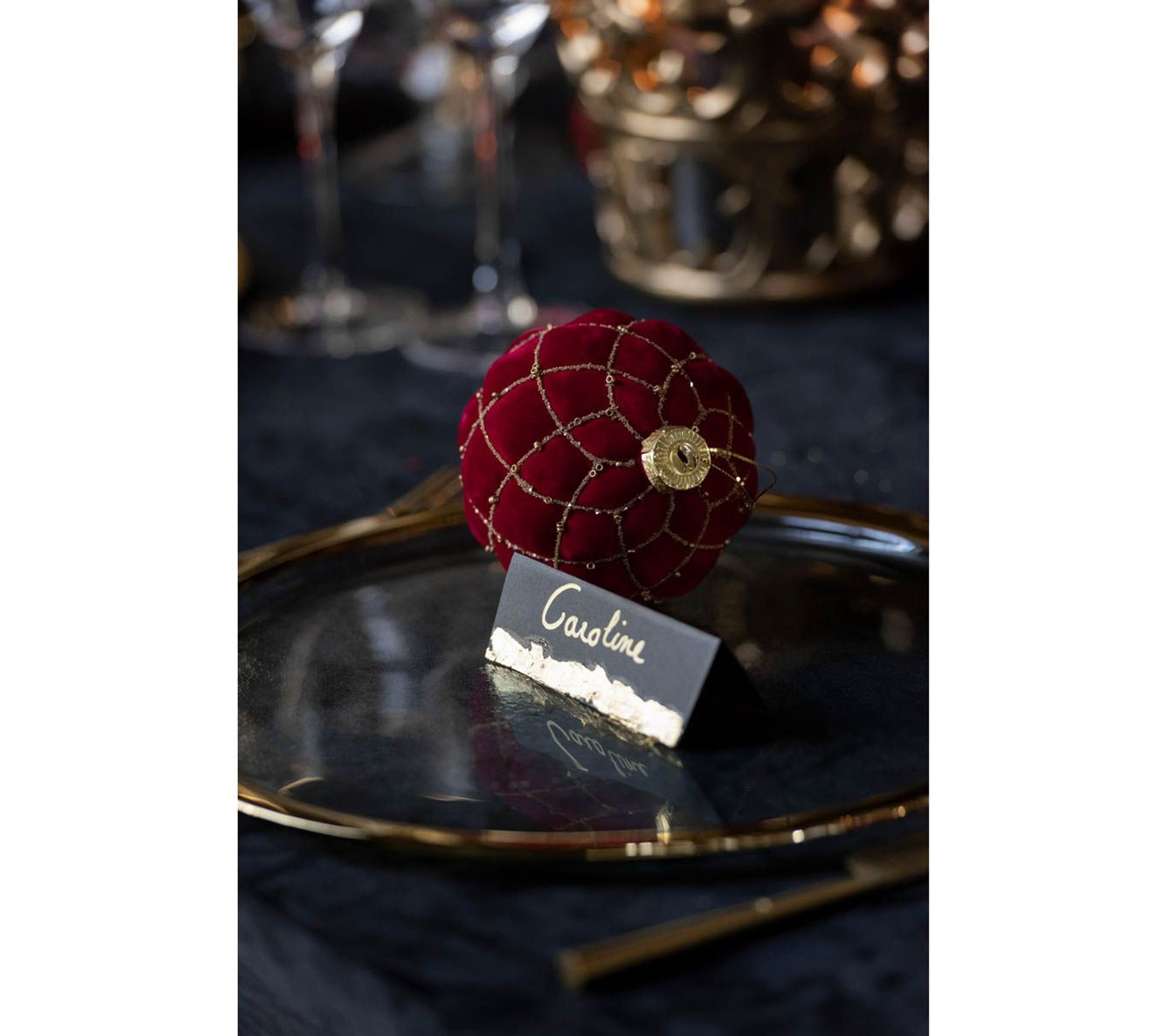 4 Boules De Noël Rouge Bordeaux En Velours Floqué - Décorations Suspension Festives Pour Sapin Et Intérieur