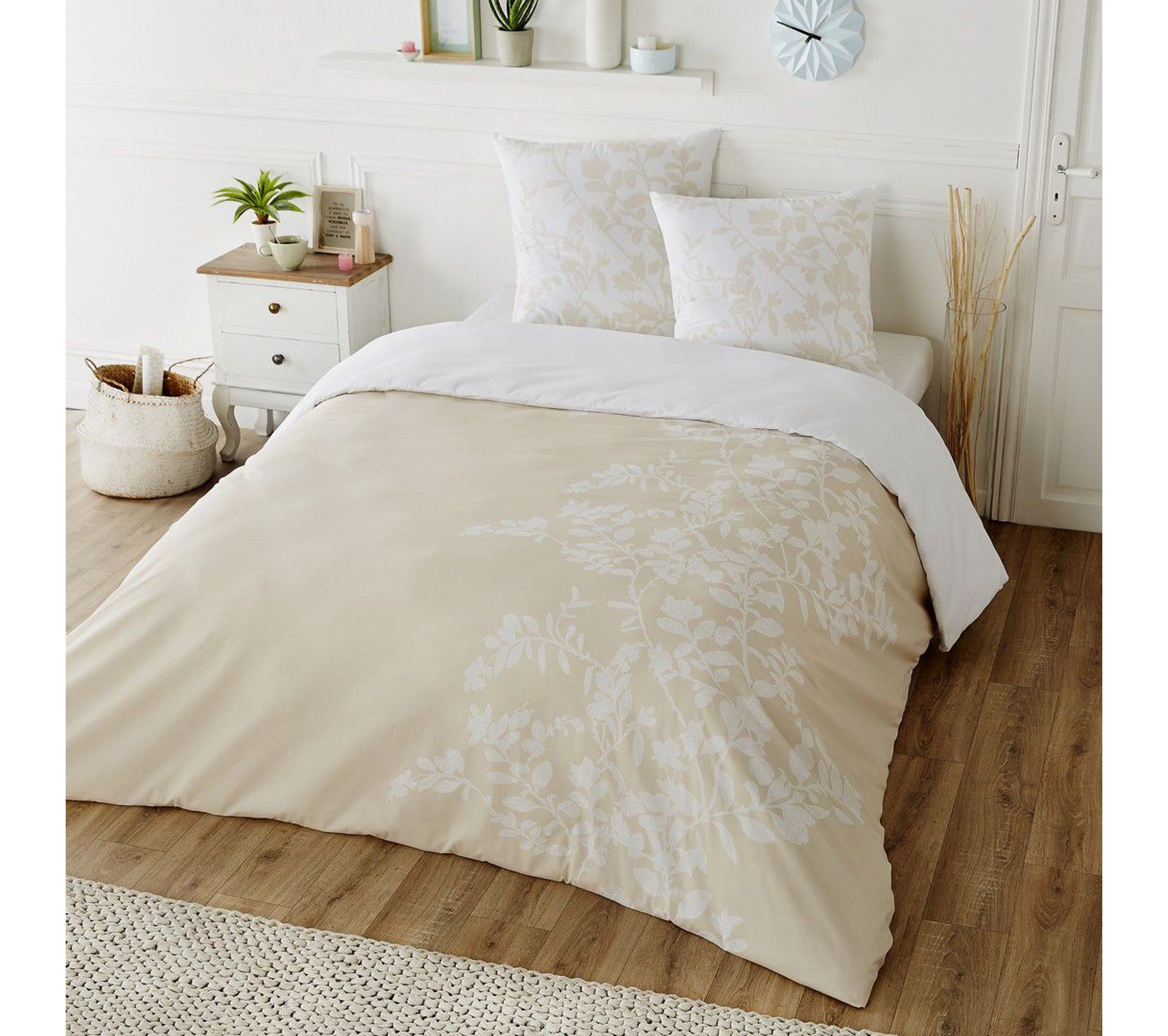Parure Housse De Couette 100 Coton Suzy Beige 240 X 220 Cm Ecru Housse De Couette Parure De Lit But